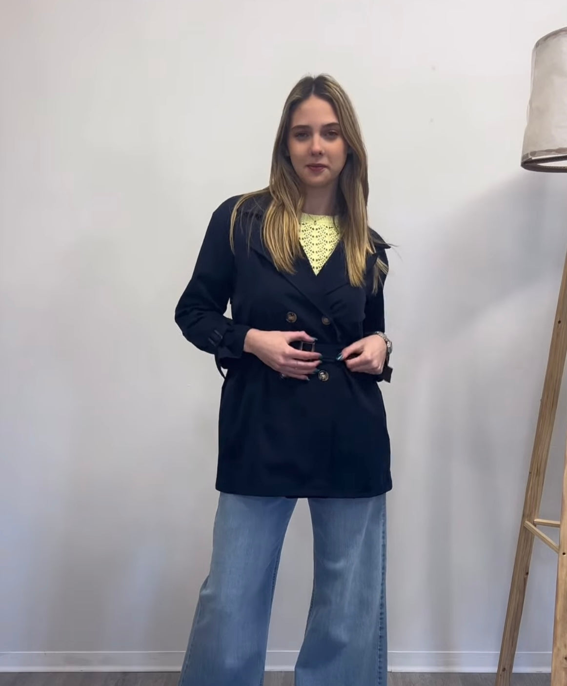 Trench medio con cintura