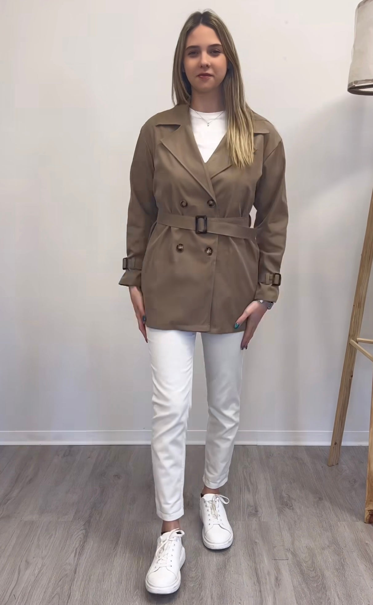 Trench medio con cintura